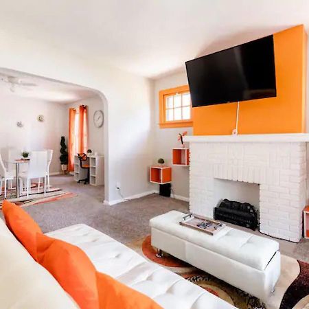 La Naranja Retreat - Cozy Duplex Near Downtown With Parking, 300 Mb Wifi & Self Check In Cleveland Exterior foto