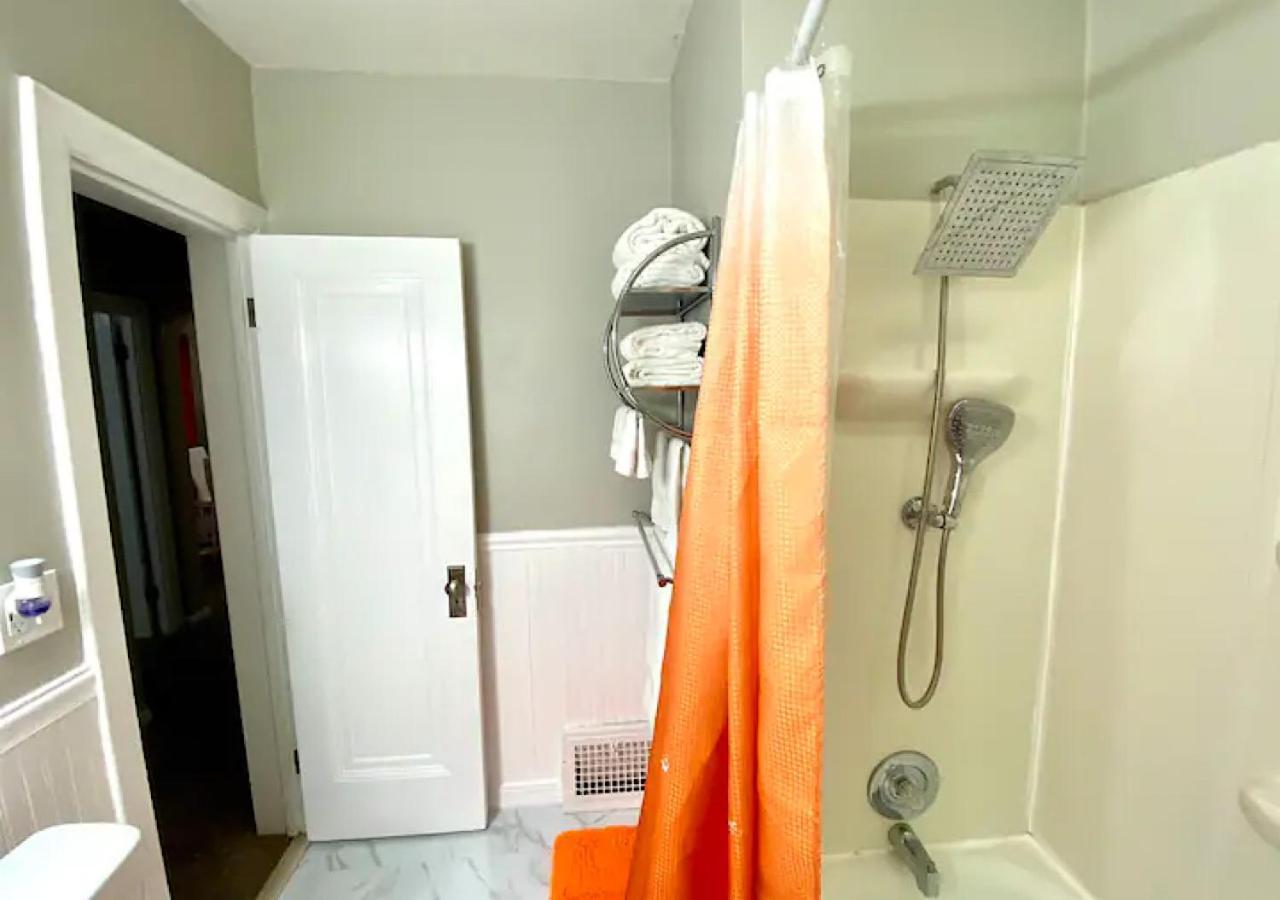 La Naranja Retreat - Cozy Duplex Near Downtown With Parking, 300 Mb Wifi & Self Check In Cleveland Exterior foto