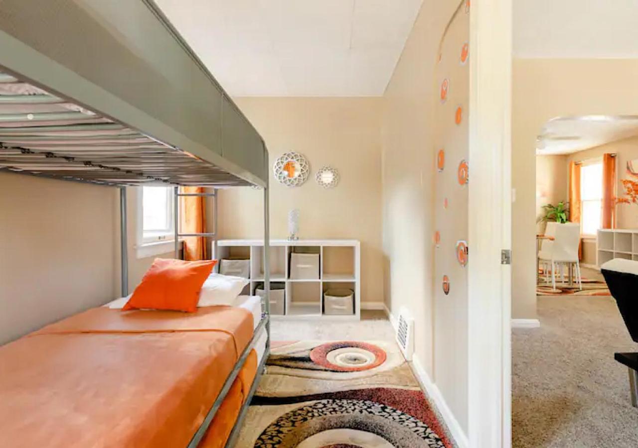 La Naranja Retreat - Cozy Duplex Near Downtown With Parking, 300 Mb Wifi & Self Check In Cleveland Exterior foto