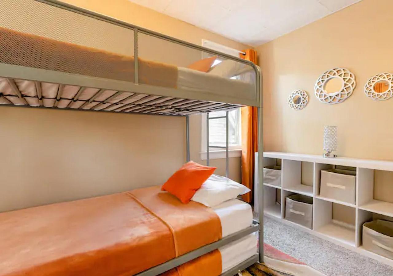 La Naranja Retreat - Cozy Duplex Near Downtown With Parking, 300 Mb Wifi & Self Check In Cleveland Exterior foto